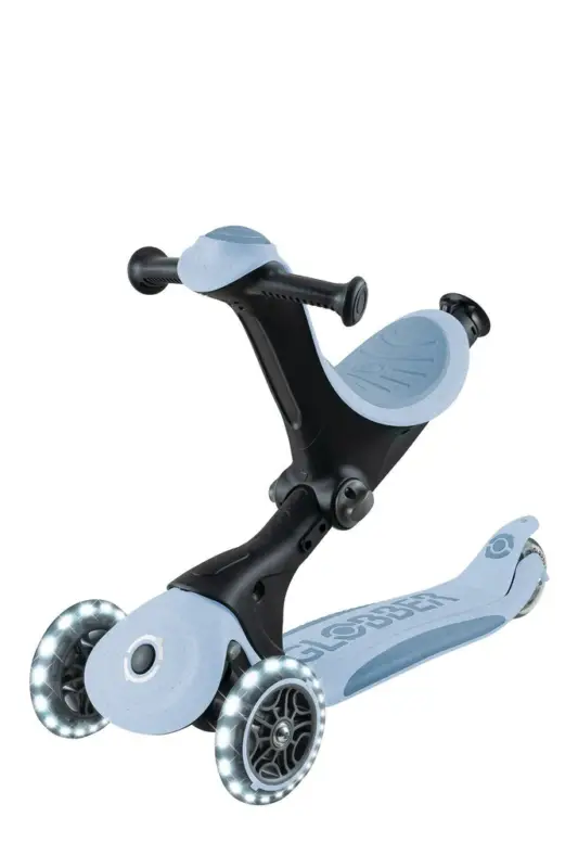 Neuheit GLOBBER GO-UP DELUXE LIGHTS ECO 360 – 3 in 1 Aufsitzrad, Laufrad, Scooter, 120/80 mm, 3-rädrig, verstellbar, blaubeere