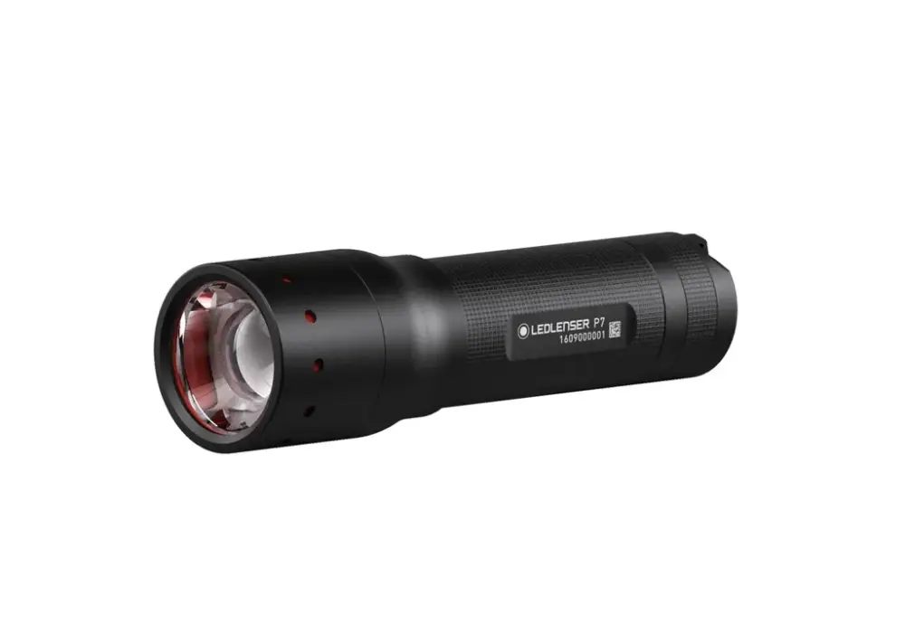 Taschenlampe NEW P-Series P7 mit 450 Lumen und 300 m Leuchtweite Direktkauf